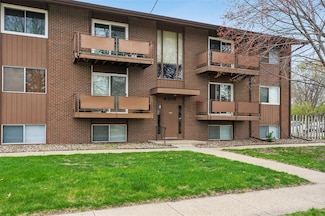 4208 64th St Unit 6, Urbandale, IA 50322