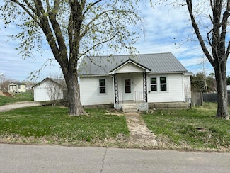 131 W South St, Hartville, MO 65667
