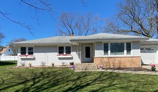 205 Michigan St E, Three Oaks, MI 49128