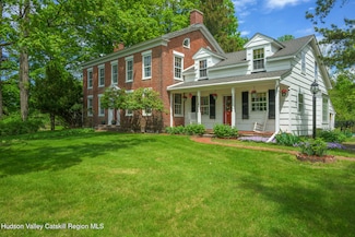 132 Biittig Rd, Averill Park, NY 12018