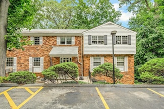 106 Woodland Hills Rd, White Plains, NY 10603