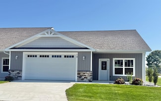 16 Cove Dr, Bay City, MI 48706