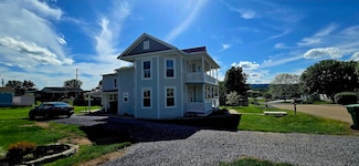 242 1st St, Broadway, VA 22815