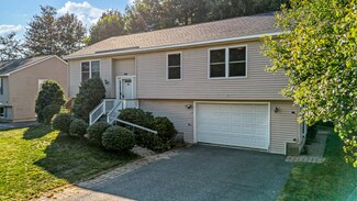 15 Hemlock Dr, Topsham, ME 04086