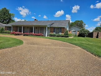 719 Sumner Ave, Greenwood, MS 38930