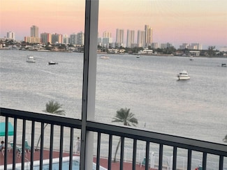 2910 Point Dr E Unit M414, Aventura, FL 33160