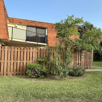 8466 S Coral Cir, North Lauderdale, FL 33068