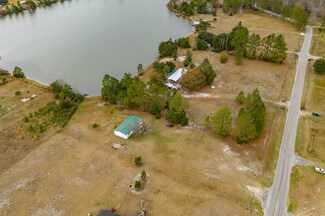 1694 Spring Lake Dr, Folkston, GA 31537