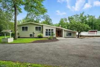 34 Millbrook Rd, New Vernon, NJ 07976