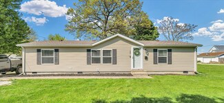 139 W Oak St, Paxton, IL 60957