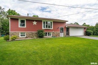 6010 14th St SW, Davenport, IA 52802