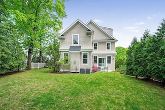 7 Bemis Rd, Wellesley Hills, MA 02481