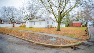 107 W Vine St, Piper City, IL 60959