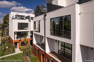 533 E Harrison Ave Unit 18, Royal Oak, MI 48067
