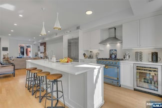 157 8th St, Hoboken, NJ 07030