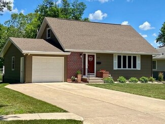 403 S Main St, Carroll, IA 51401