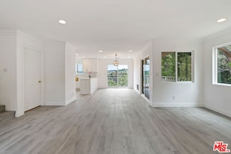 5310 Medina Rd, Woodland Hills, CA 91364