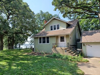 4415 E Lake Shore Dr, Wonder Lake, IL 60097