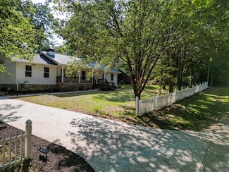 404 High Country Cir, Morganton, GA 30560