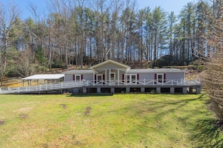 7233 Canada Rd, Tuckasegee, NC 28783