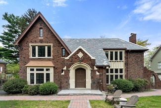 17 Chestnut Hill Terrace, Chestnut Hill, MA 02467