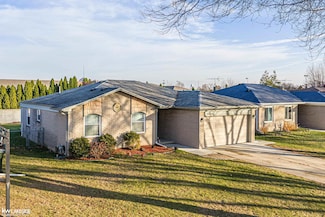 35646 Maureen Dr, Sterling Heights, MI 48310