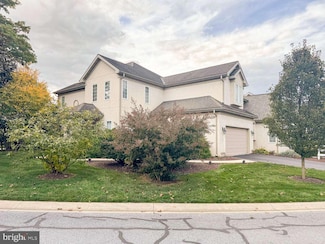 701 Woodfield Dr, Lititz, PA 17543