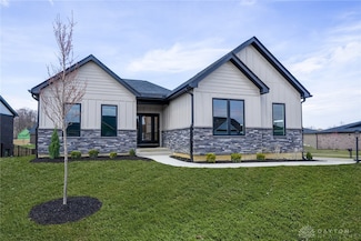 9327 Rochelle Ln, Sugarcreek Township, OH 45458