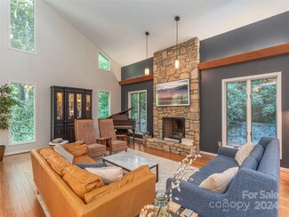 368 Alpine Dr, Hendersonville, NC 28791