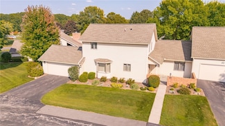 10 Stonington Dr, Pittsford, NY 14534