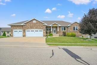 2273 Antler Ridge Dr, Dubuque, IA 52002