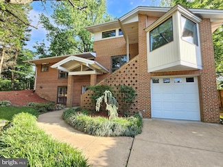 6603 Byrnes Dr, McLean, VA 22101