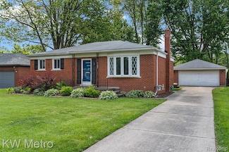 20320 Martin Rd, Saint Clair Shores, MI 48081
