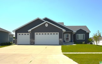 404 Wood Meadows Dr, Sergeant Bluff, IA 51054