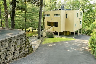 162 Fawn Hill Rd, Tuxedo Park, NY 10987