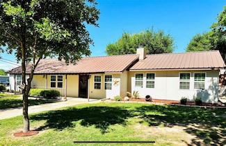 101 Byrne St, Smithville, TX 78957