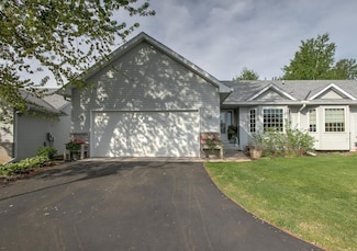 910 Shady Ridge Ln, Braham, MN 55006