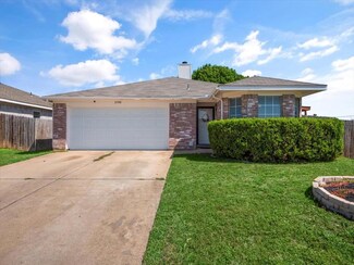 2300 Corral Dr, Fort Worth, TX 76133