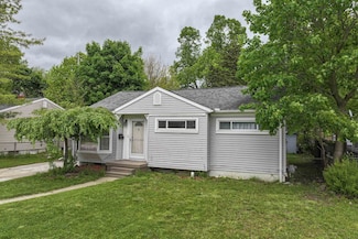 708 Elmwood Dr, Fenton, MI 48430