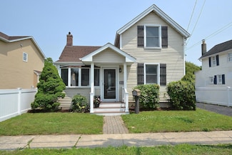 187 Smith Ave, Islip, NY 11751