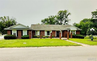 306 Forest Hills Dr, Louisiana, MO 63353