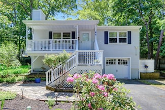 46 Narcissus Rd, Rocky Point, NY 11778