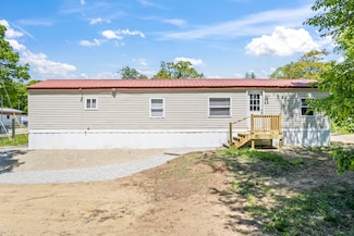 142 Cheryl Ln, Oxford, ME 04270