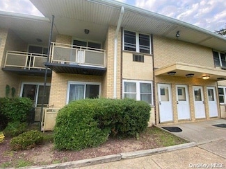 700 Broadway Unit 5, Amityville, NY 11701