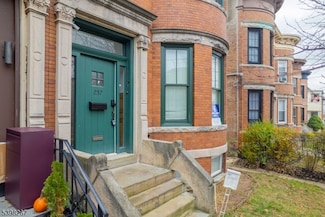 257 Woodlawn Ave, Jersey City, NJ 07305