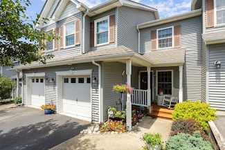 251 Pinebrook Dr, Hyde Park, NY 12538