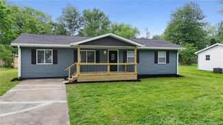 1215 W Kenwood Dr, Austin, IN 47102