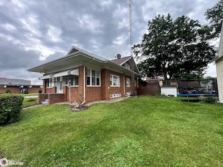302 1st St NW, Hampton, IA 50441