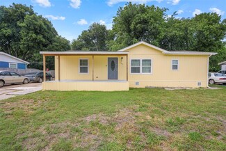 1343 Honeysuckle Dr, Mansfield, TX 76063