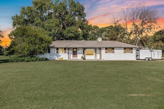 10261 S Bluff St, Derby, KS 67037